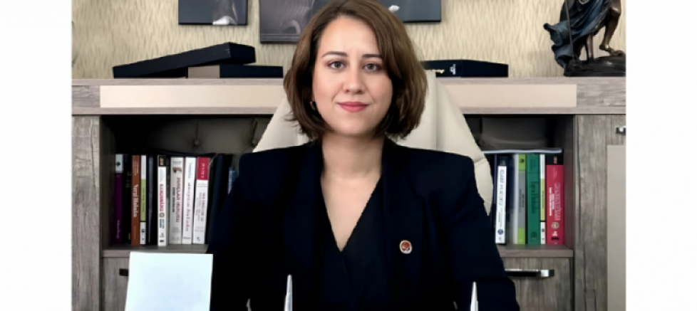 Başkan Ayça Çağlar: “Okulları temizleyemeyen Bakan, halkı aşağılamaya kalkmasın!”