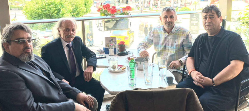 Bursa’nın Takım Elbiseli Simitçisi Siyasete Atıldı