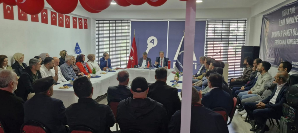 Erzincan İl Başkanı Korkmaz: Gençler hükümeti devlet zannediyor