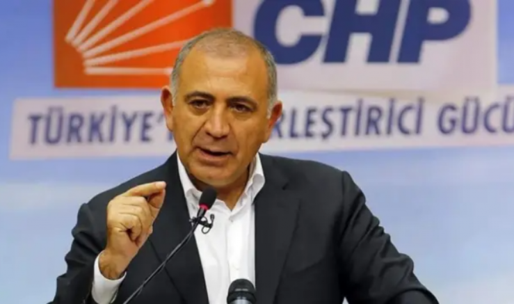 Gürsel Tekin: CHP Mahkeme Koridorlarında Değil Halkın Gündeminde Konuşulmalıdır