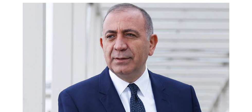 GÜRSEL TEKİN: “ÖNCE HUKUKİ ENGELLER KALKSIN, SONRA GÜÇLÜ BİR KURULTAY YAPALIM”