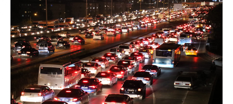 Kürtahmetoğlu: İstanbul Trafikte Zaman ve Para Kaybediyor