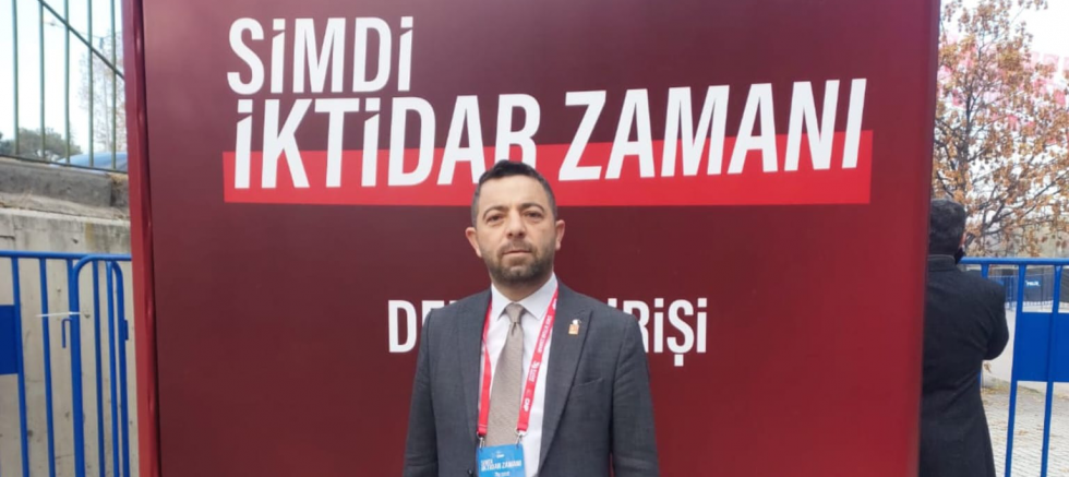 Mesut Efe: “Bayrağın indirildiği an, devlet ciddiyetinin de sorgulandığı andır”