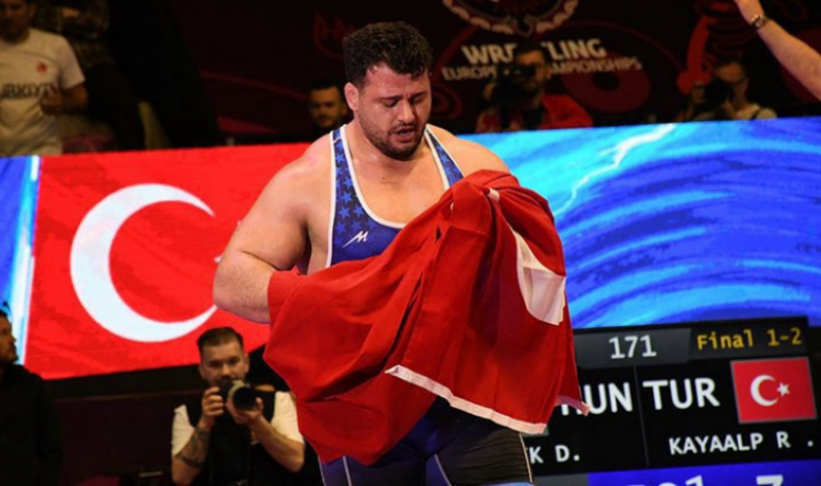 Seçkin Aktürk: Rıza Kayaalp’in Tarihi Başarısı Türk Sporunun Gururunu Zirveye Taşıdı