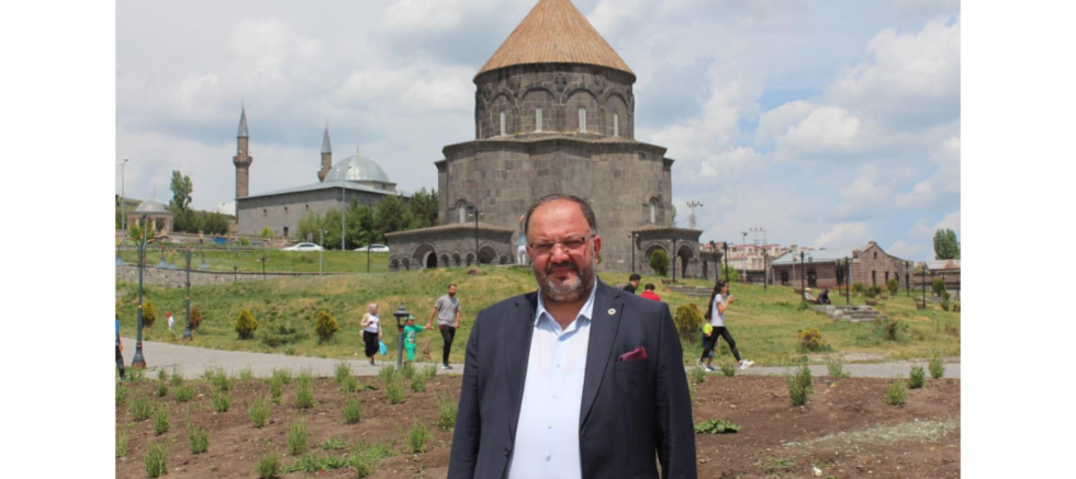 SES Partisi Genel Başkanı Atıf Özbey: “Sokakta üç başlık öne çıktı: savaş, ekonomi ve umutsuz gençlik”