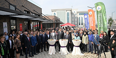 100.YILA ÖZEL KARTEPE’DE EKİM GEÇİDİ SERGİSİ AÇILDI 