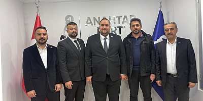 Adıyaman’da iş insanı Hasan Tepe, yaklaşık 105 kişilik grupla Anahtar Parti’ye katıldı