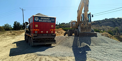 AKDENİZ’DE İMARLI YOL AÇMA VE SATHİ KAPLAMA ÇALIŞMALARI SÜRÜYOR