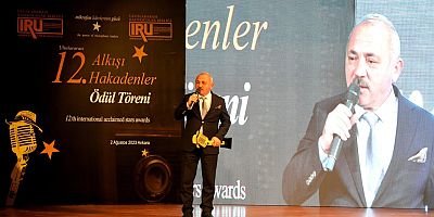 Alkışı Hak Eden Sosyal Belediye Başkanı Ödülü Esen’in
