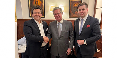 Almanya’daki Türk İş Dünyasından Stratejik Hamle: Çetin Ay, Trump Ekibiyle Avrupa’da Masaya Oturdu