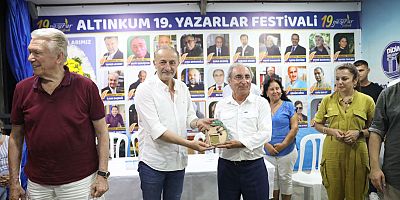ALTINKUM YAZARLAR FESTİVALİ USTA KALEMLERİ AĞIRLAMAYA DEVAM EDİYOR