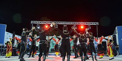 ARTVİNLİLER ANADOLU KÜLTÜR ŞÖLENİ’NDE EĞLENDİ