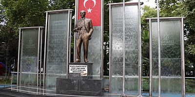 Atatürk heykelinin bakımı tamamlandı