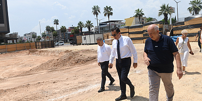 Başkan Abdullah Özyiğit, kent kütüphanesinin inşaat alanını inceledi