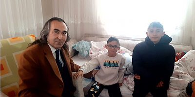 BAŞKAN ADAYI ÖMER AYDOĞMUŞ, OMURİLİK AMELİYATI OLAN MİNİK MEVLÜT’Ü ZİYARET ETTİ