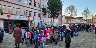 Başkan Aydın Ahmet Yesevi Okulunda Bitirilen Parke Çalışmasını Yerinde İnceledi