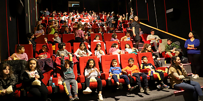 Başkan Esen’den Çocuklara “Atatürk” Filmi Sürprizi