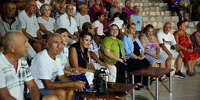 BAŞKAN GENÇAY, KUMKENT SİTESİ’NİN EĞLENCESİNE KATILDI