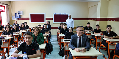 BAŞKAN ŞAHİN’DEN OKULUN İLK GÜNÜ ÖĞRETMEN VE ÖĞRENCİLERE İNDİRİM MÜJDESİ