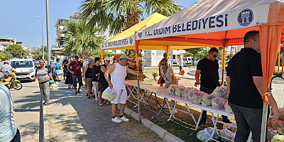 BELEDİYE TARLALARINDA ÜRETİLEN SEBZELER VATANDAŞLARA ÜCRETSİZ OLARAK DAĞITILDI