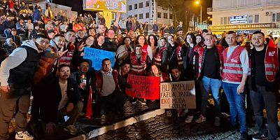BERGAMA’DA GENÇLERDEN DEMOKRASİ NÖBETİ: “YA HEP BERABER OLACAĞIZ, YA HİÇBİRİMİZ”