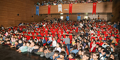 BÜYÜKŞEHİR’İN ARA TATİL HEDİYESİ TİYATRO ETKİNLİKLERİ YOĞUN İLGİ GÖRDÜ