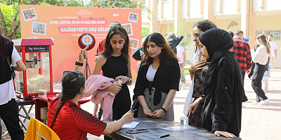 BÜYÜKŞEHİR;İN STANDI ÜNİVERSİTE ÖĞRENCİLERİNDEN YOĞUN İLGİ GÖRÜYOR