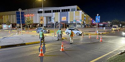 Büyükşehir şehrin kalbinde gece mesaisinde