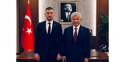 Cengiz Özyurt: “Ahmet Davutoğlu’nun Atina’daki mesajları Türkiye’nin haklı tezlerini güçlü şekilde ortaya koymuştur”