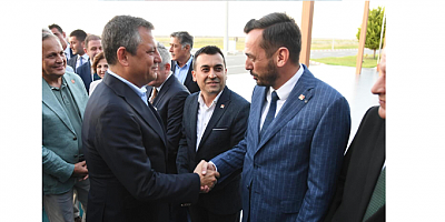 CHP GENEL BAŞKANI ÖZGÜR ÖZEL, ALTINORDU'DA FINDIK TOPLADI