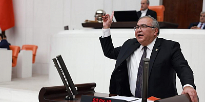 CHP’Lİ BÜLBÜL KALICI YAZ SAATİ UYGULAMASINI MECLİS GÜNDEMİNE TAŞIDI:  “MİLYONLARCA İNSAN SABAHIN KÖR KARANLIĞINDA EVDEN ÇIKMAYA MECBUR BIRAKILIYOR”