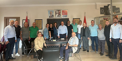 CHP YDK BAŞKANI VE ARTVİN İL YÖNETİMİ, YENİDEN GÖREVE SEÇİLEN HOPA İLÇE BAŞKANLIĞI'NI ZİYARET ETTİ