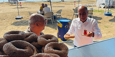Deniz manzaralı çay+simit sadece 5 Lira!