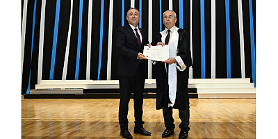 DR. İRFAN KARATUTLU: “MEZUNİYET SEVİNCİNİ HEM MİLLETVEKİLİ HEM MEZUN OLARAK YAŞADIM”