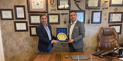 DÜNYA GENÇLİK KONSEYİ’NDEN AV. ORHAN ADAGÜL’E 