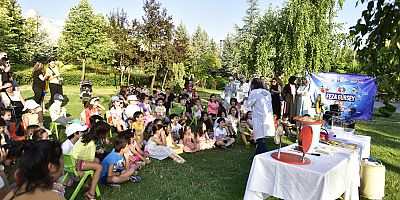 FEZA GÜRSEY BİLİM MERKEZİ PARKLARDA ÇOCUKLARLA BULUŞUYOR