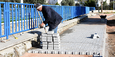 FOÇA’DA YENİ PARK ALANI ÇALIŞMALARI DEVAM EDİYOR