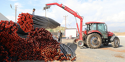 GAZİANTEP BÜYÜKŞEHİR, DEPREMDEN ETKİLENEN ÇİFTÇİLERE SULAMA SİSTEMİ DESTEĞİ VERİYOR
