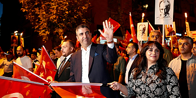 Gelenek Değişmedi, Kartal’da Zafer Bayramı Coşkuyla Kutlandı