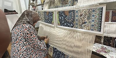 İlmek ilmek işlenen halılar müşterisiyle buluşuyor