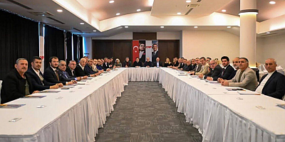 Levent Gürbüz: İlçe ve Belediye Başkanları Toplantısında 28 Mart Mitingi ve Siyasi Gündem Değerlendirildi