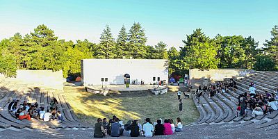 MANSUR YAVAŞ ‘GENÇLİK KAMPI’NDA…