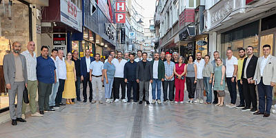SERVET TURAN: “YAŞASIN CUMHURİYET, YAŞASIN ÖZGÜR ÖZEL’İN LİDERLİĞİNDEKİ CUMHURİYET HALK PARTİSİ!”