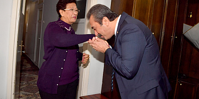 Soner Çetin öğretmenini unutmadı
