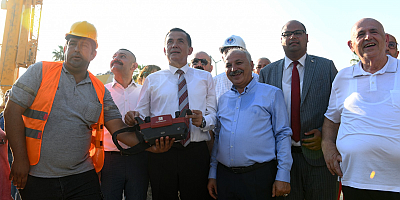 Yenişehir Belediyesi büyük kent kütüphanesi ve oyuncak müzesinin temelini attı